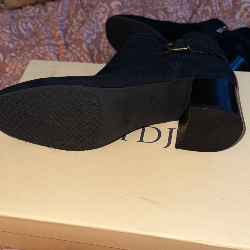 Elegant Black Ankle Boots - Picture 4 of 6